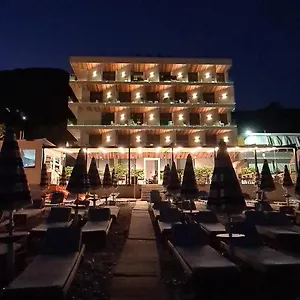 Aross Vlorë